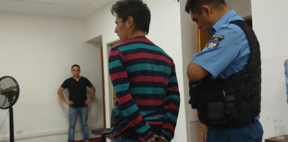 Está acusado de matar a una jubilada y apuñalar a una médica, pero pasó sólo 6 días en prisión