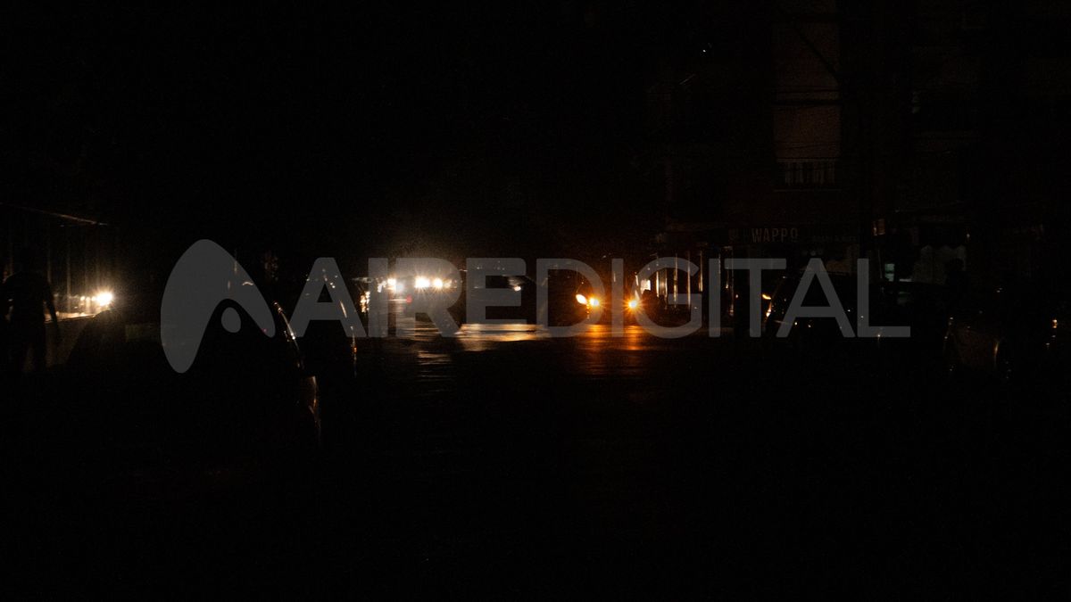 La ciudad de Santa Fe está a oscuras desde las 21.45 de este jueves