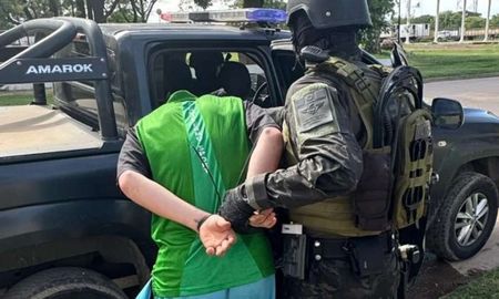 Dos personas quedaron detenidas: un hombre de 25 y un adolescente de 16. Dos personas quedaron detenidas: un hombre de 25 y un adolescente de 16.