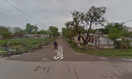 A quemarropa y desde una bicicleta, balearon a dos hermanos en barrio Pompeya. A quemarropa y desde una bicicleta, balearon a dos hermanos en barrio Pompeya.