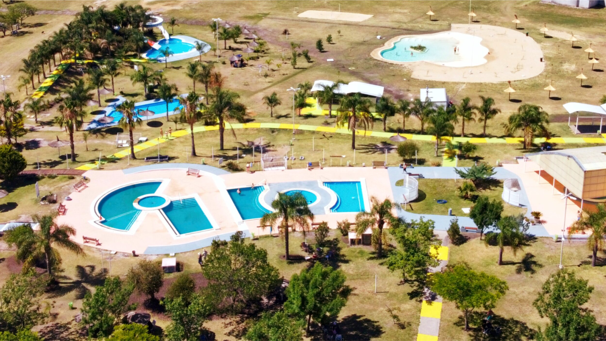 Las Termas de María Grande ofrece 11 piscinas de agua salada mineralizada con propiedades terapéuticas y a diferentes temperaturas. Las Termas de María Grande ofrece 11 piscinas de agua salada mineralizada con propiedades terapéuticas y a diferentes temperaturas.