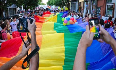 Colectivo Arco Iris es una organización de la diversidad sexual fundada en Rosario en 1994 por Lovagnini y Pedro Paradiso, dos activistas del movimiento LGTBIQ+. Colectivo Arco Iris es una organización de la diversidad sexual fundada en Rosario en 1994 por Lovagnini y Pedro Paradiso, dos activistas del movimiento LGTBIQ+.