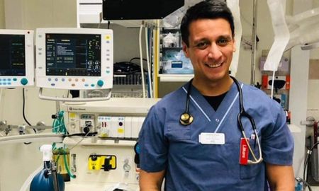 Cristian Duré nació en Resistencia, Chaco, donde conoció a su mujer sueca. Luego de un par de años de vivir en Argentina, decidieron mudarse a Estocolmo, donde trabaja como médico emergentólogo. Cristian Duré nació en Resistencia, Chaco, donde conoció a su mujer sueca. Luego de un par de años de vivir en Argentina, decidieron mudarse a Estocolmo, donde trabaja como médico emergentólogo.