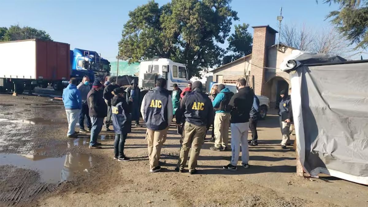 En la estancia Los Muchachos, el jefe narco Alvarado tenía instalada una sala de torturas. En la estancia Los Muchachos, el jefe narco Alvarado tenía instalada una sala de torturas.
