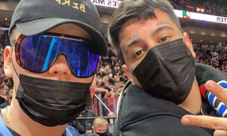 Bizarrap y Duki son fanáticos del básquet y tiene buena relación con los jugadores argentinos. Nicki Nicole también dio el presente en el estadio de Miami. Bizarrap y Duki son fanáticos del básquet y tiene buena relación con los jugadores argentinos. Nicki Nicole también dio el presente en el estadio de Miami.