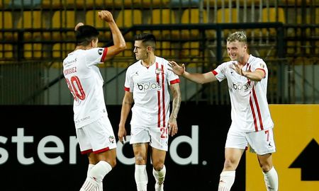 Estudiantes de La Plata derrotó 1-0 a Everton en Chile y dio otro paso para alcanzar la fase de grupos de la Copa Conmebol Libertadores. Estudiantes de La Plata derrotó 1-0 a Everton en Chile y dio otro paso para alcanzar la fase de grupos de la Copa Conmebol Libertadores.