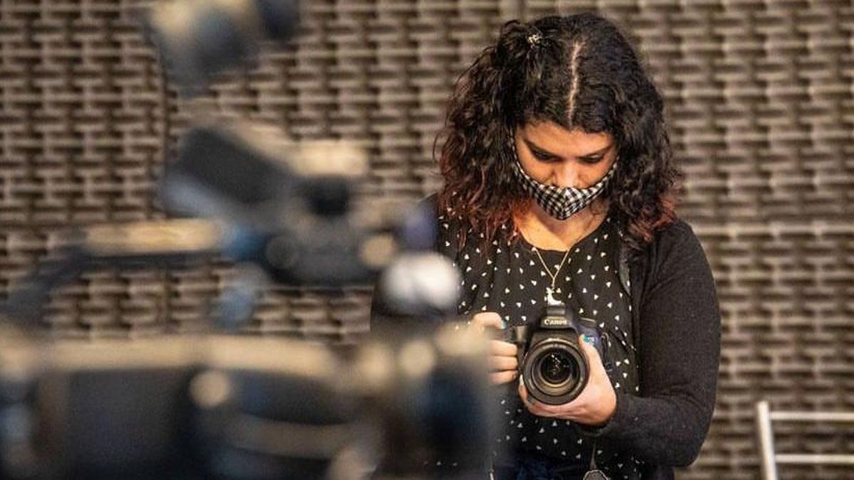 Robaron equipos de trabajo a la periodista santafesina Carolina Robaina.