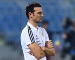 Lionel Scaloni no confirmó el equipo de la Selección Argentina para visitar a Paraguay, pero adelantó que será similar al que jugó en la final de la Copa América. Lionel Scaloni no confirmó el equipo de la Selección Argentina para visitar a Paraguay, pero adelantó que será similar al que jugó en la final de la Copa América.