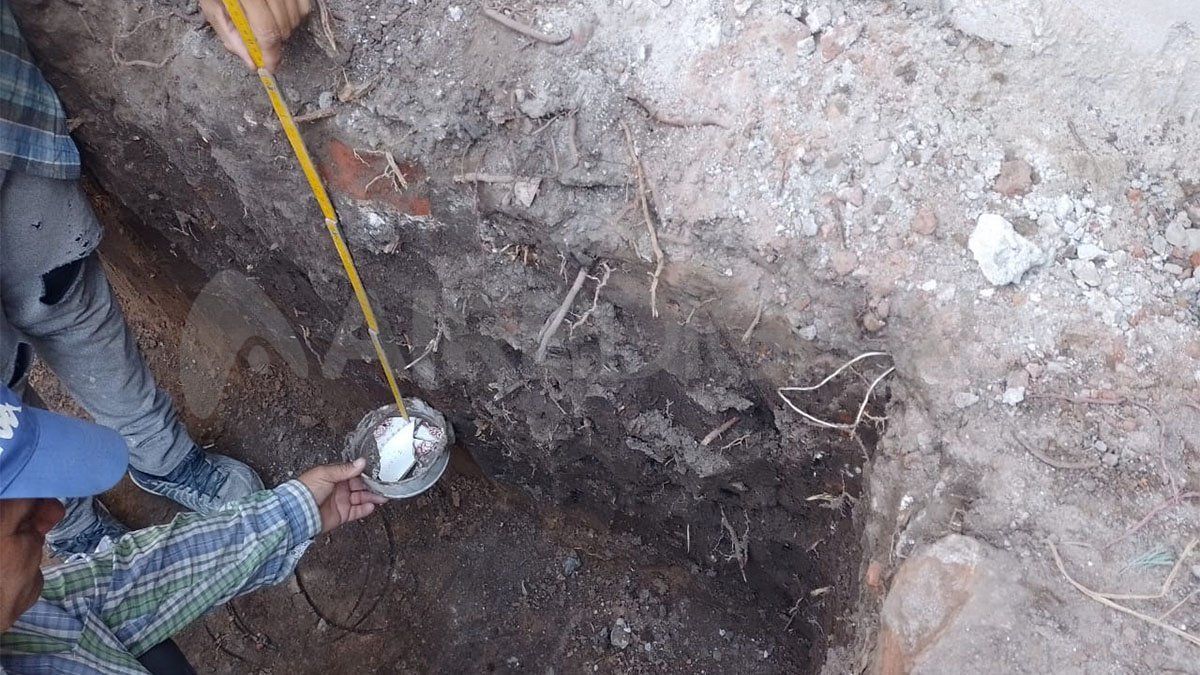 Los peritos de la Agencia de Investigación Criminal trabajaron en el levantamiento de los elementos.