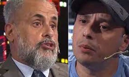 El Dipy le reveló a Jorge Rial que le ofrecieron 300 mil dólares para ser concejal. El Dipy le reveló a Jorge Rial que le ofrecieron 300 mil dólares para ser concejal.