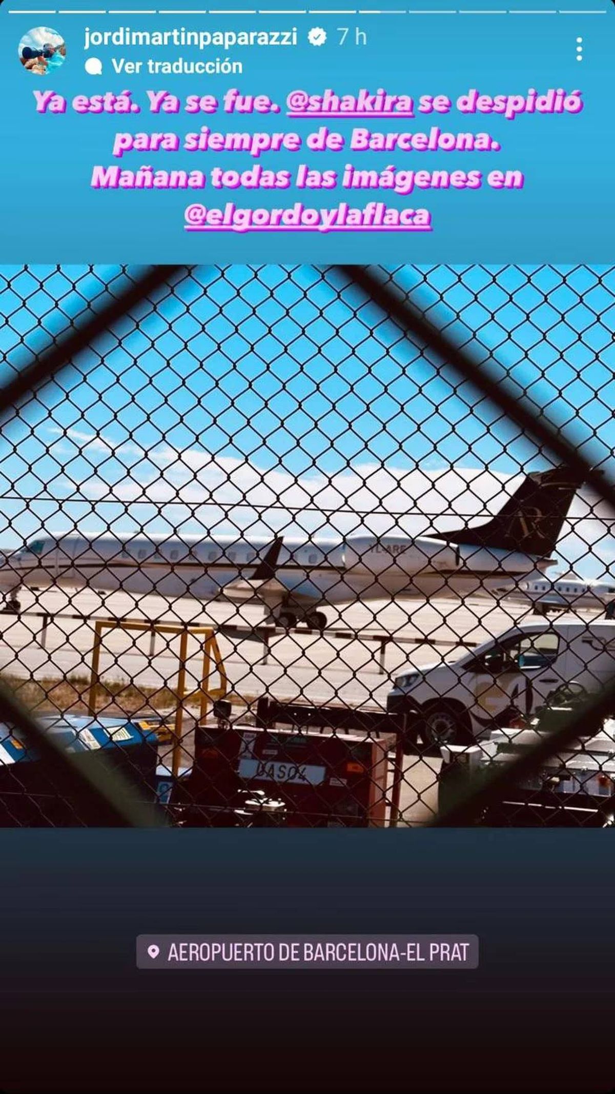 Shakira se fue de España en una vión privado.