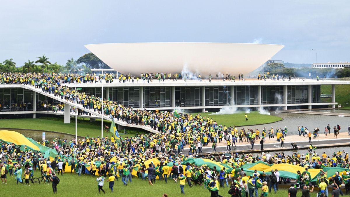 El Supremo Tribunal Federal (STF) procesó este lunes a otras 250 personas por los ataques violentos del 8 de enero a las sedes de los tres poderes de Brasil. 