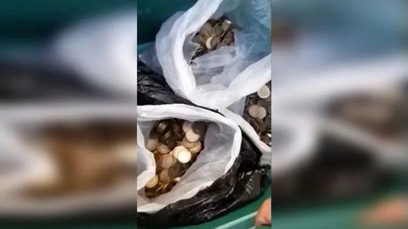 Así mostraba las bolsas con monedas.