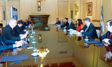 Alberto Fernández se reúne el martes con gobernadores por el juicio político a Rosatti Alberto Fernández se reúne el martes con gobernadores por el juicio político a Rosatti