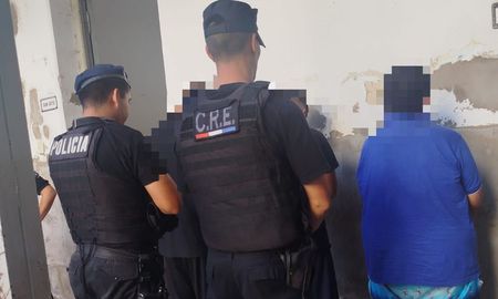 Cuatro aprehendidos y trasladados a la comisaría 2° de Santa Fe por amenazas con arma blanca. Cuatro aprehendidos y trasladados a la comisaría 2° de Santa Fe por amenazas con arma blanca.