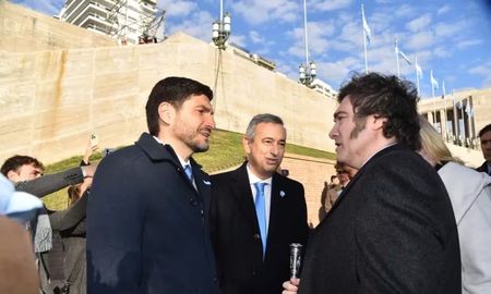 Maximiliano Pullaro se refirió a la medida del Gobierno nacional de Javier Milei, de bajar las retenciones. Maximiliano Pullaro se refirió a la medida del Gobierno nacional de Javier Milei, de bajar las retenciones.