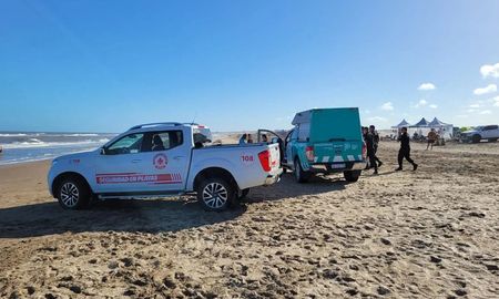 Este lunes por la tarde, en las playas del norte de Pinamar fue hallado el cuerpo de un joven y las autoridades locales creen que se trata del adolescente de 15 años que había desaparecido hace tres días en la localidad de Mar de Ajó. Este lunes por la tarde, en las playas del norte de Pinamar fue hallado el cuerpo de un joven y las autoridades locales creen que se trata del adolescente de 15 años que había desaparecido hace tres días en la localidad de Mar de Ajó.