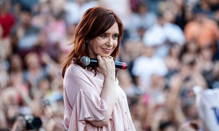 La vicepresidenta Cristina Kirchner cobrará un aproximado de más de medio millón de pesos mensuales. La vicepresidenta Cristina Kirchner cobrará un aproximado de más de medio millón de pesos mensuales.