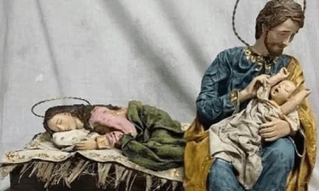 La polémica escena del pesebre feminista que compartió el Papa