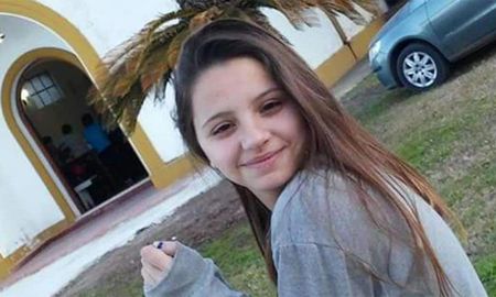 El presidente Alberto Fernández mantiene este miércoles por la tarde una reunión en Casa de Gobierno con los padres de Ursula Bahillo, la joven de 18 años asesinada por su exnovio, el policía Matías Ezequiel Martínez, en la ciudad bonaerense de Rojas. El presidente Alberto Fernández mantiene este miércoles por la tarde una reunión en Casa de Gobierno con los padres de Ursula Bahillo, la joven de 18 años asesinada por su exnovio, el policía Matías Ezequiel Martínez, en la ciudad bonaerense de Rojas.
