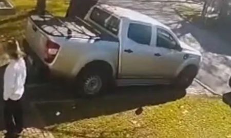 Delincuentes armados robaron un auto durante un cumpleaños infantil. Delincuentes armados robaron un auto durante un cumpleaños infantil.