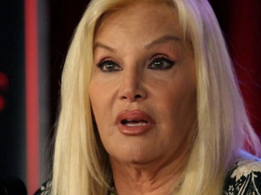 La diva mostró en sus redes sociales cómo preparaba la cena para disfrutar de la entrega de premios.