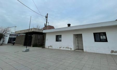 La vecinal del barrio se encuentra en calle La Esmeralda al 2500. La vecinal del barrio se encuentra en calle La Esmeralda al 2500.