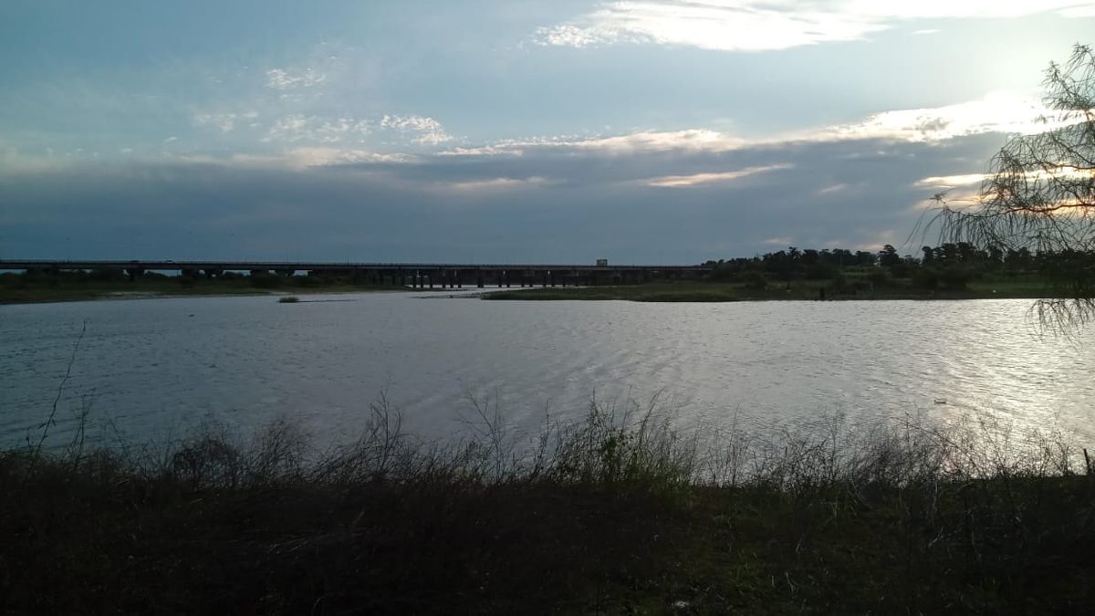 Los buzos tácticos encontraron el cuerpo sin vida de un hombre de 32 años que había desaparecido en el río Salado el lunes por la tarde. Los buzos tácticos encontraron el cuerpo sin vida de un hombre de 32 años que había desaparecido en el río Salado el lunes por la tarde.