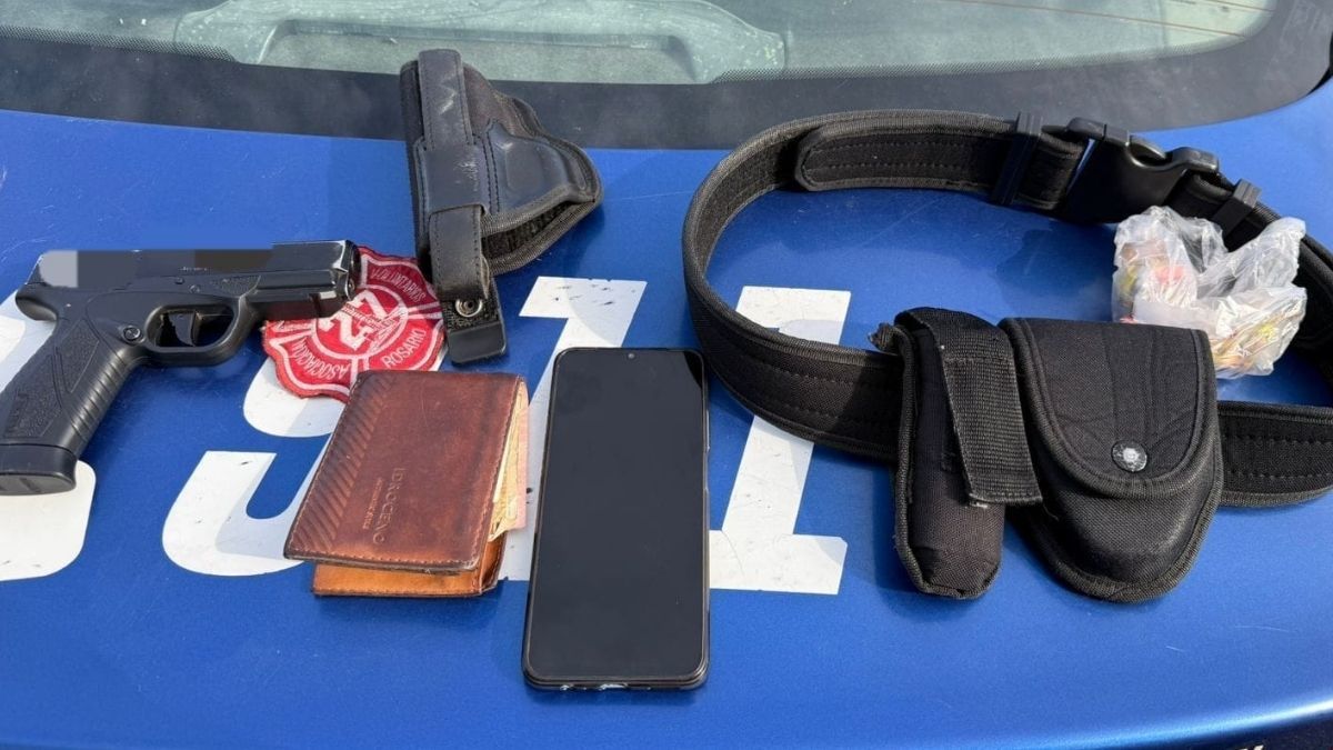 Los elementos secuestrados al hombre detenido. Los elementos secuestrados al hombre detenido.