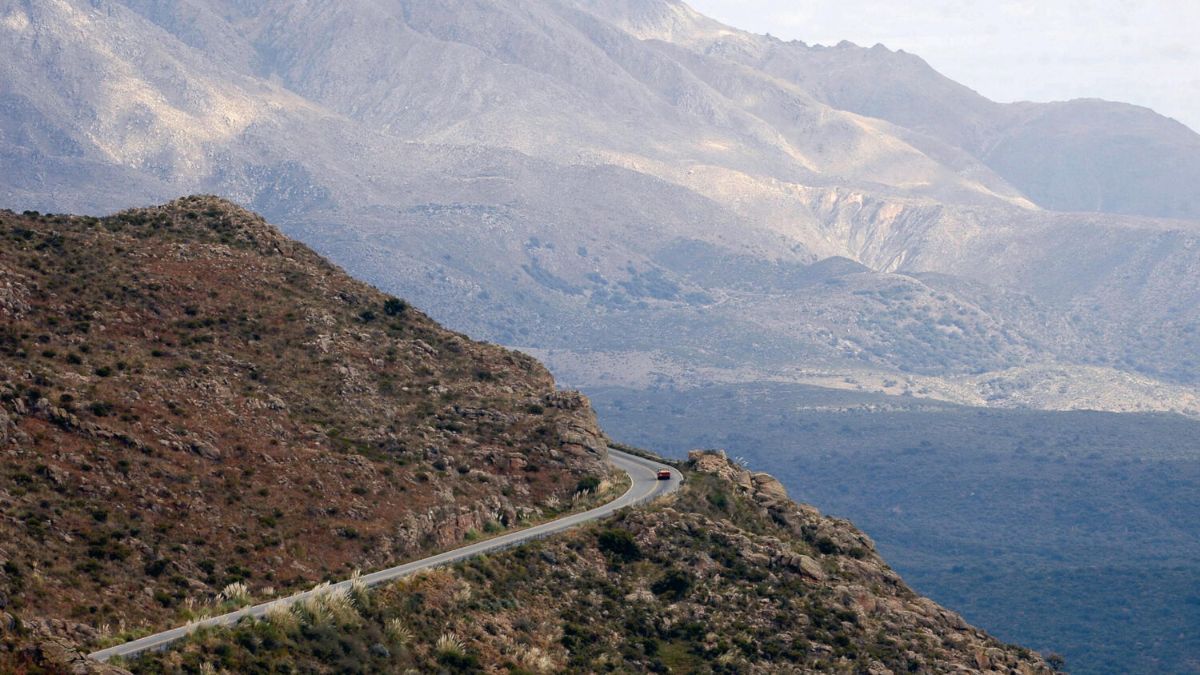 La Ruta de las Altas Cumbres lleva a los viajeros a trav&eacute;s de paisajes impresionantes, desde cascadas ocultas hasta miradores panor&aacute;micos de las sierras cordobesas.