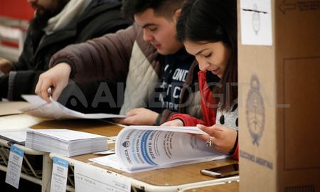 El Tribunal Electoral de Santa Fe abrió la convocatoria para autoridades de mesa en las elecciones provinciales. El Tribunal Electoral de Santa Fe abrió la convocatoria para autoridades de mesa en las elecciones provinciales.