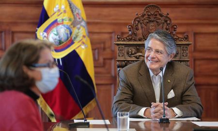 “No todo tiene que ser reuniones”, es una frase habitual de Lasso que considera que los funcionarios públicos dedican demasiadas horas a elaborar documentos. “No todo tiene que ser reuniones”, es una frase habitual de Lasso que considera que los funcionarios públicos dedican demasiadas horas a elaborar documentos.