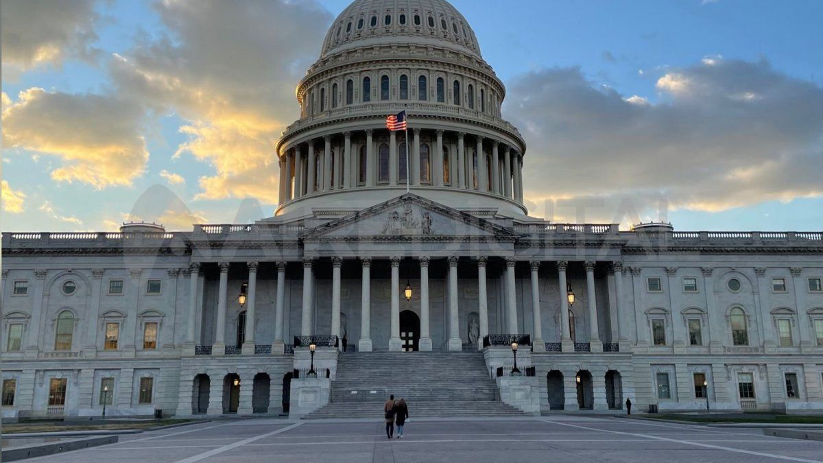 El Senado está en receso veraniego y la mayoría de los legisladores no estaban en Washington. El Senado está en receso veraniego y la mayoría de los legisladores no estaban en Washington.