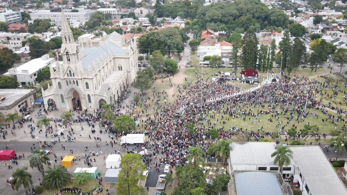 Multitudinaria peregrinación por la Fiesta de Guadalupe.