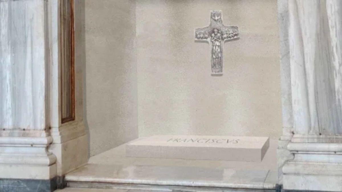 La piedra de Liguria de la tumba del papa Francisco.&nbsp;