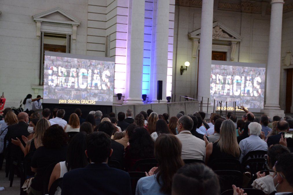 La Cámara de Senadores de Santa Fe realizó un acto público para reconocer a los agentes de salud que trabajaron a fines de cuidar a la comunidad ante la pandemia de Covid-19.