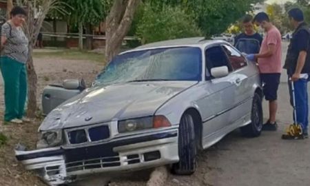El auto arrastró a los hermanos cerca de 70 metros por la violencia del impacto. El auto arrastró a los hermanos cerca de 70 metros por la violencia del impacto.
