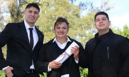 A un mes del fallecimiento de Alejandra “Locomotora” Oliveras, su hijo Alejandro le dedicó un emotivo posteo para recordarla en esta fecha especial. A un mes del fallecimiento de Alejandra “Locomotora” Oliveras, su hijo Alejandro le dedicó un emotivo posteo para recordarla en esta fecha especial.