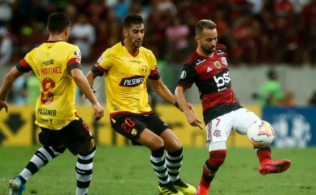 Flamengo visita a Barcelona de Ecuador para sellar su pasaje a la final de la Copa Libertadores.