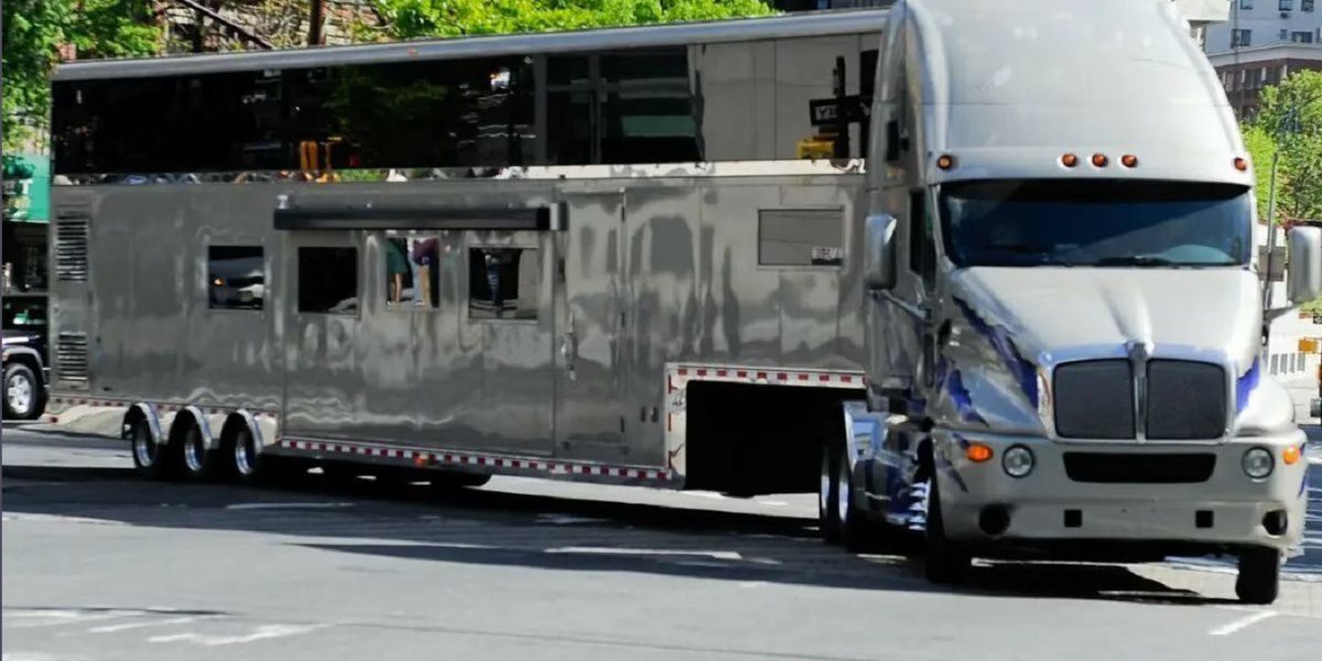 El actor Will Smith tiene una nueva y lujosa mansión sobre ruedas. Cuenta con más de 112 metros cuadrados. &nbsp;