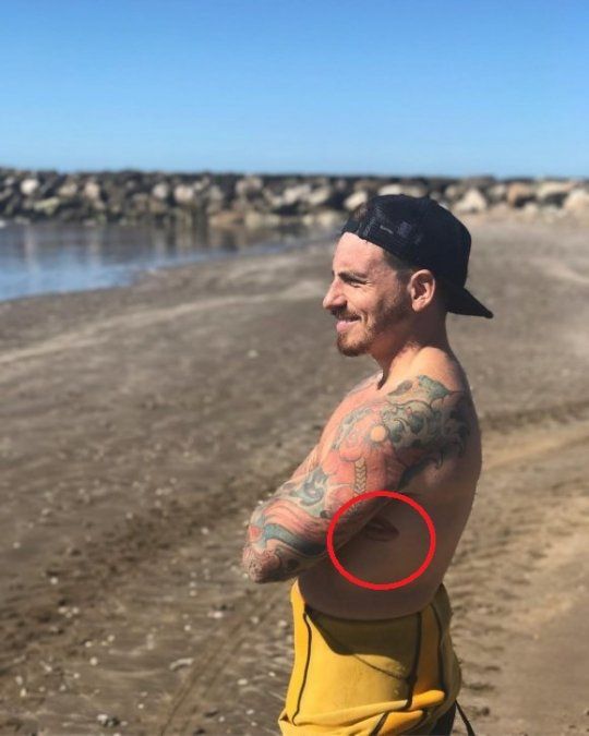 Fede Bal se tatuó la boca de Laurita Fernández.