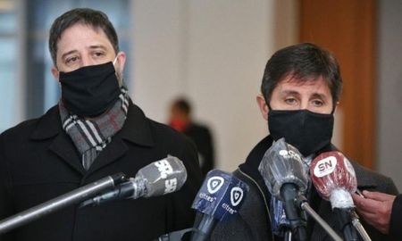 Hay que cuidar a los fiscales Edery y Schiappa Pietra frente al intento real de correrlos, advirtió López Molina, en referencia a los funcionarios que tienen al senador como sospechoso en la causa de juego ilegal. Hay que cuidar a los fiscales Edery y Schiappa Pietra frente al intento real de correrlos, advirtió López Molina, en referencia a los funcionarios que tienen al senador como sospechoso en la causa de juego ilegal.