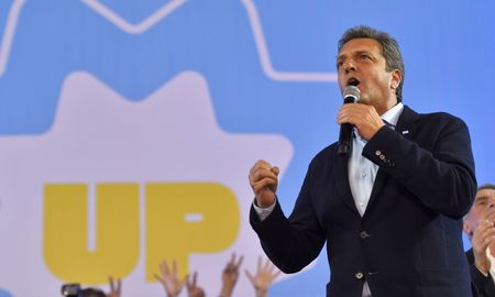 Terminemos de enfrentar las crisis para entrar en la Argentina de la prosperidad, pidió Sergio Massa. Terminemos de enfrentar las crisis para entrar en la Argentina de la prosperidad, pidió Sergio Massa.