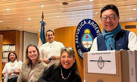 Un total de 2.648 electores están registrados para votar por correo postal en 78 representaciones consulares. Un total de 2.648 electores están registrados para votar por correo postal en 78 representaciones consulares.