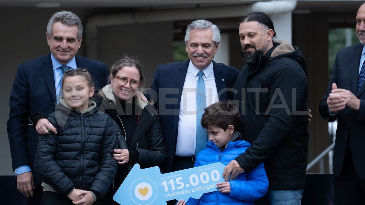 El presidente Alberto Fernández entregó en Santa Fe la vivienda 115.000 de su gestión El presidente Alberto Fernández entregó en Santa Fe la vivienda 115.000 de su gestión