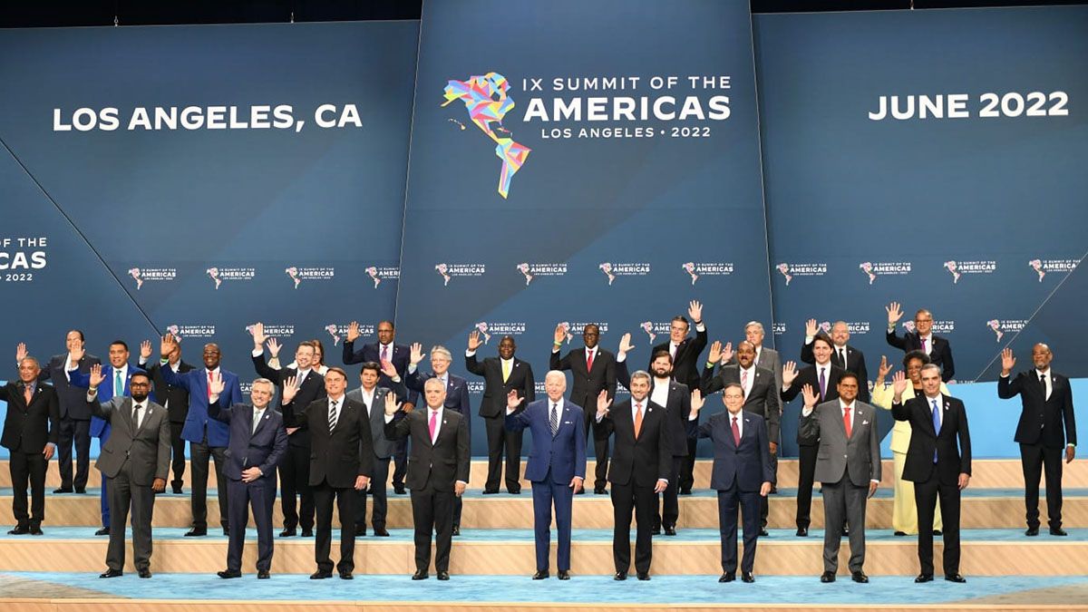Alberto Fernández terminó este viernes su actividad oficial con la foto de familia de la IX Cumbre de las Américas