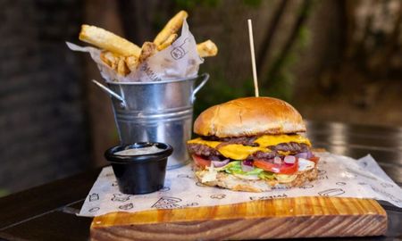 Cuánto sale un almuerzo en el mejor restaurante de las Sierras Chicas de Córdoba. Cuánto sale un almuerzo en el mejor restaurante de las Sierras Chicas de Córdoba.