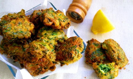 Cómo hacer buñuelos de espinaca Cómo hacer buñuelos de espinaca