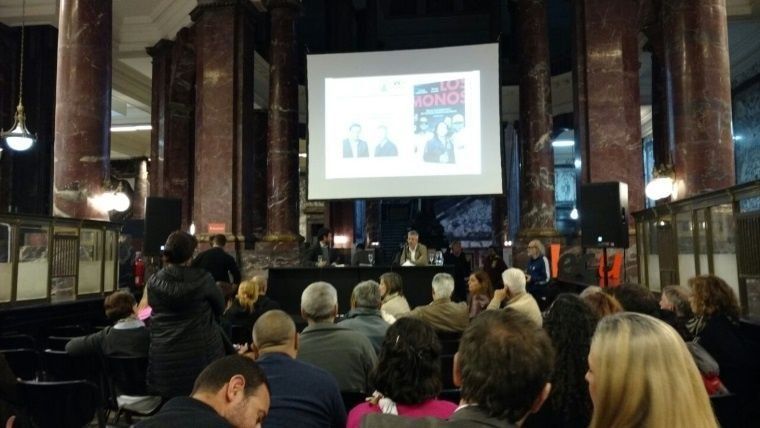 Ex mujer del Pájaro Cantero irrumpió en la presentación del libro de Los Monos