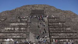 Al menos dos personas murieron, un turista canadiense y el presunto agresor, en una balacera ocurrida este lunes en la Zona Arqueológica de Teotihuacán, en México.
